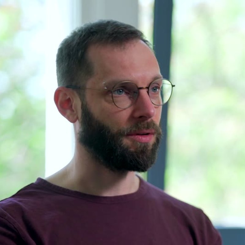 Video-Testimonial von Jari Trabert, Geschäftsführer Kommunikation und Fundraising, Armut und Gesundheit in Deutschland e.V.